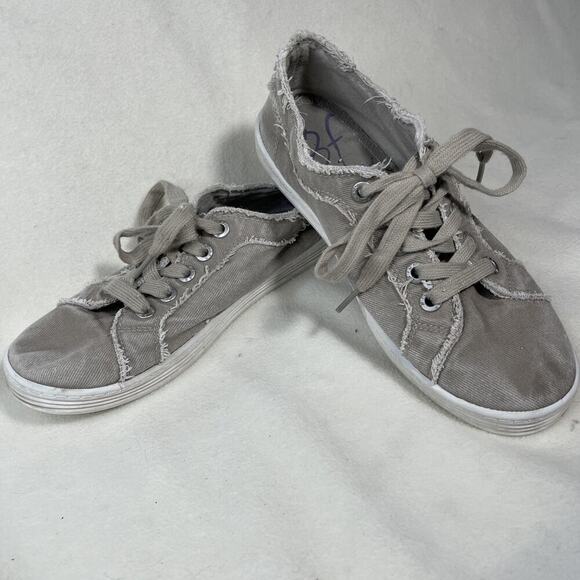Guppy Love by Blowfish Women’s Slip on Gray White Canvas Boat Shoe 8.5 (RUNS SM) - Picture 1 of 6